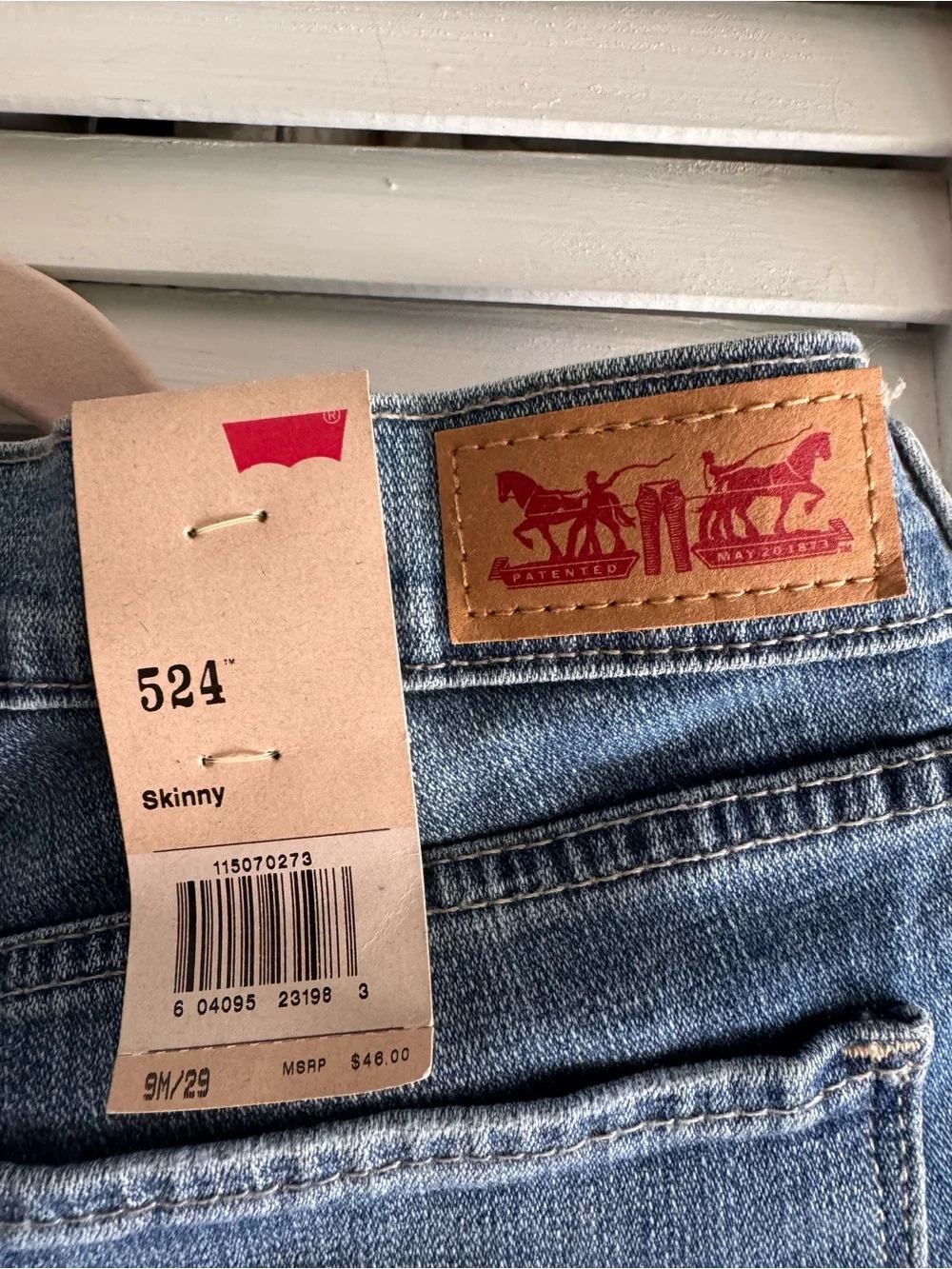 NWT Levi's 524 Skinny Jeans Medium Wash Denim Size 9M / 29